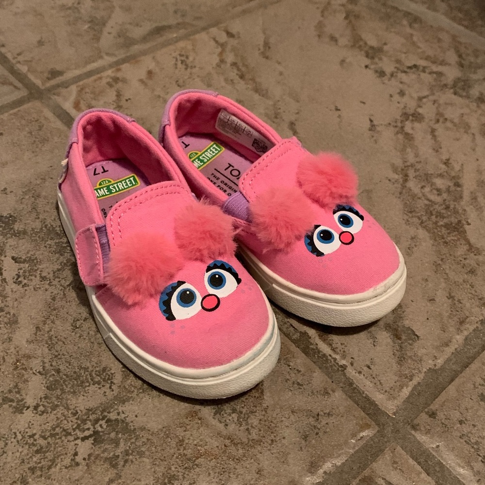 TOMS Abby Cadabby shoes sz. 7